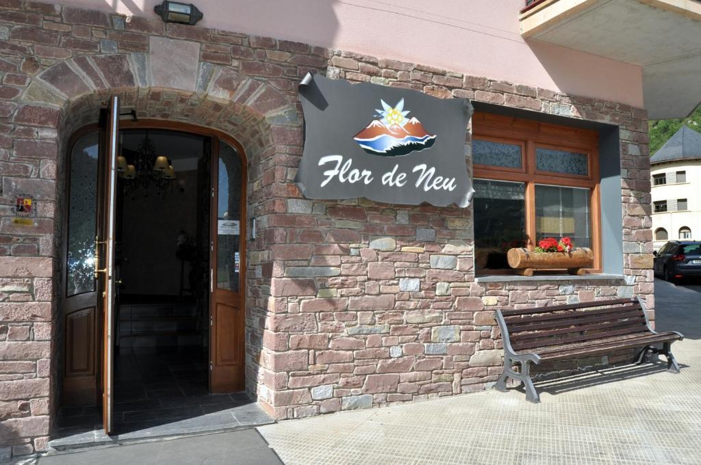 Hotel Flor De Neu Pont de Suert Exterior foto